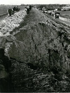 Foto von Hochwasserschaden am Deich Kleine Weser im Jahr 1962