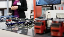 Autoumschlag mit KI im Hafen