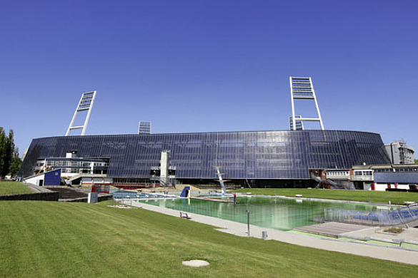 Photovoltaikanlage auf dem Bremer Weser-Stadion (Foto: EWE)