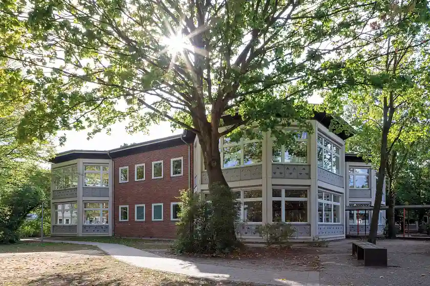 Gebäude der Grundschule am Halmer Weg in Bremen-Gröpelingen