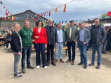 Senatorin Kathrin Moosdorf (3.v.l.) mit Vertreterinnen und Vertretern der Bremischen Landwirtschaft.