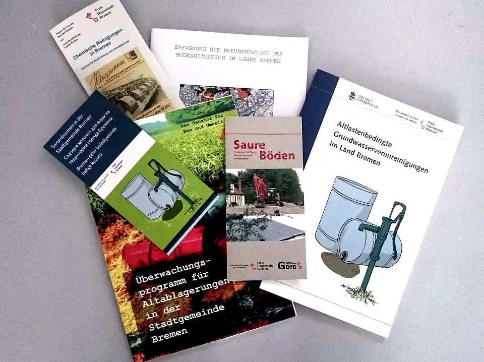 Verschiedene Broschüren zum Thema Bodenschutz und Grundwasserverunreinigungen