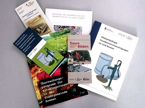 Verschiedene Broschüren zum Thema Bodenschutz und Grundwasserverunreinigungen