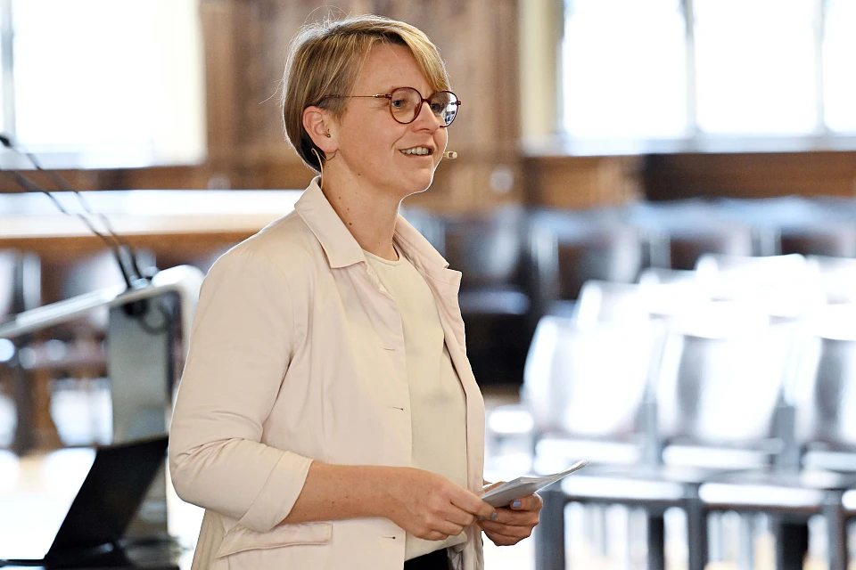 Die Moderatorin: Katharina Guleikoff