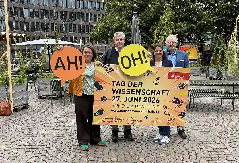 Laden zum Tag der Wissenschaft ein: (von li. nach re.) Senatorin Dr. Henrike Müller, Dr. Torsten Bickert (Leiter im Marum), Kristina Brandstädter (Projektleitung WFB) und Dr. Gerold Wefer, (Vorstand Haus der Wissenschaft). 