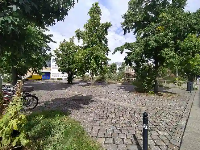 Kleine Lucie vor der Entsiegelung