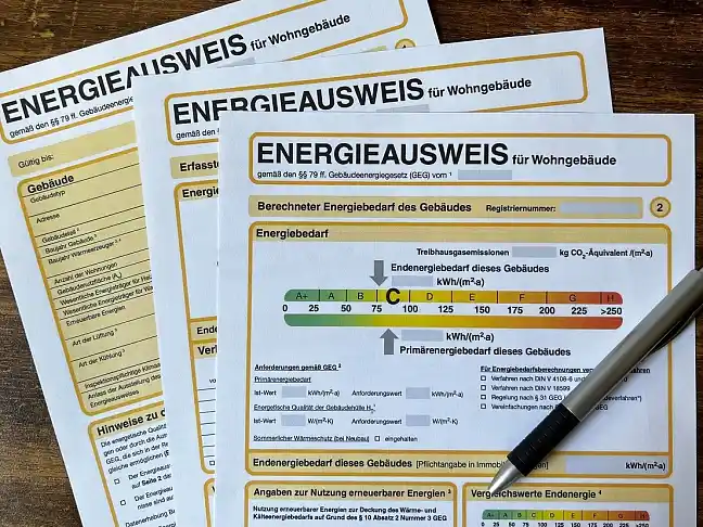 Exemplarische Abbildung eines Energieausweises für Wohngebäude.