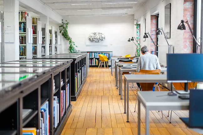 Bibliotheken sind hervorragende Lernorte - im neuen Juridicum sogar mit Blick auf den Dom.