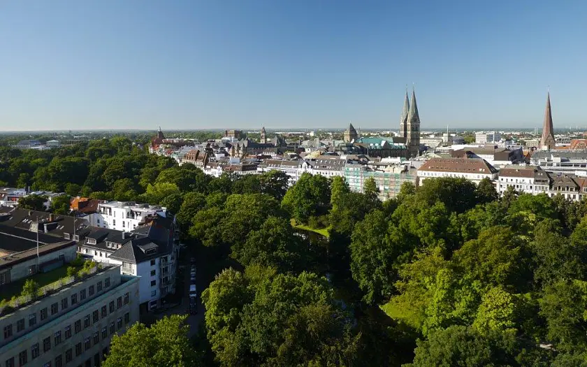Arbeitsplatz Büro als Symbolbild Kommunale Betriebe